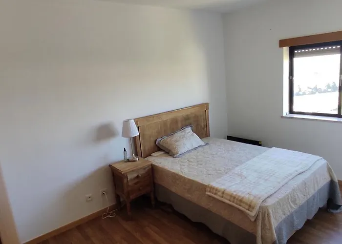 Quarto Em Coimbra Com Casa Banho Compartilhada