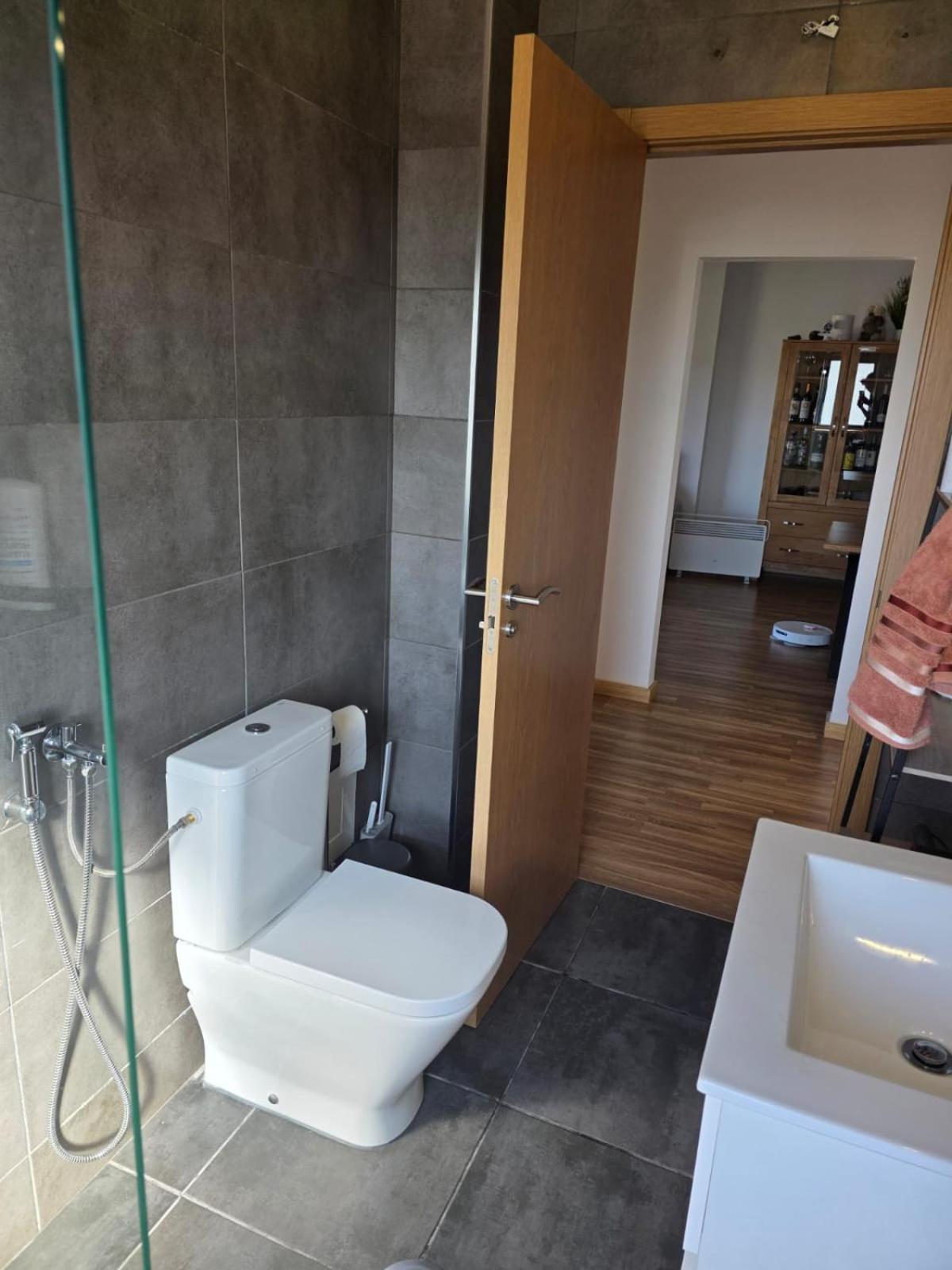 Em Com Casa Banho Compartilhada
