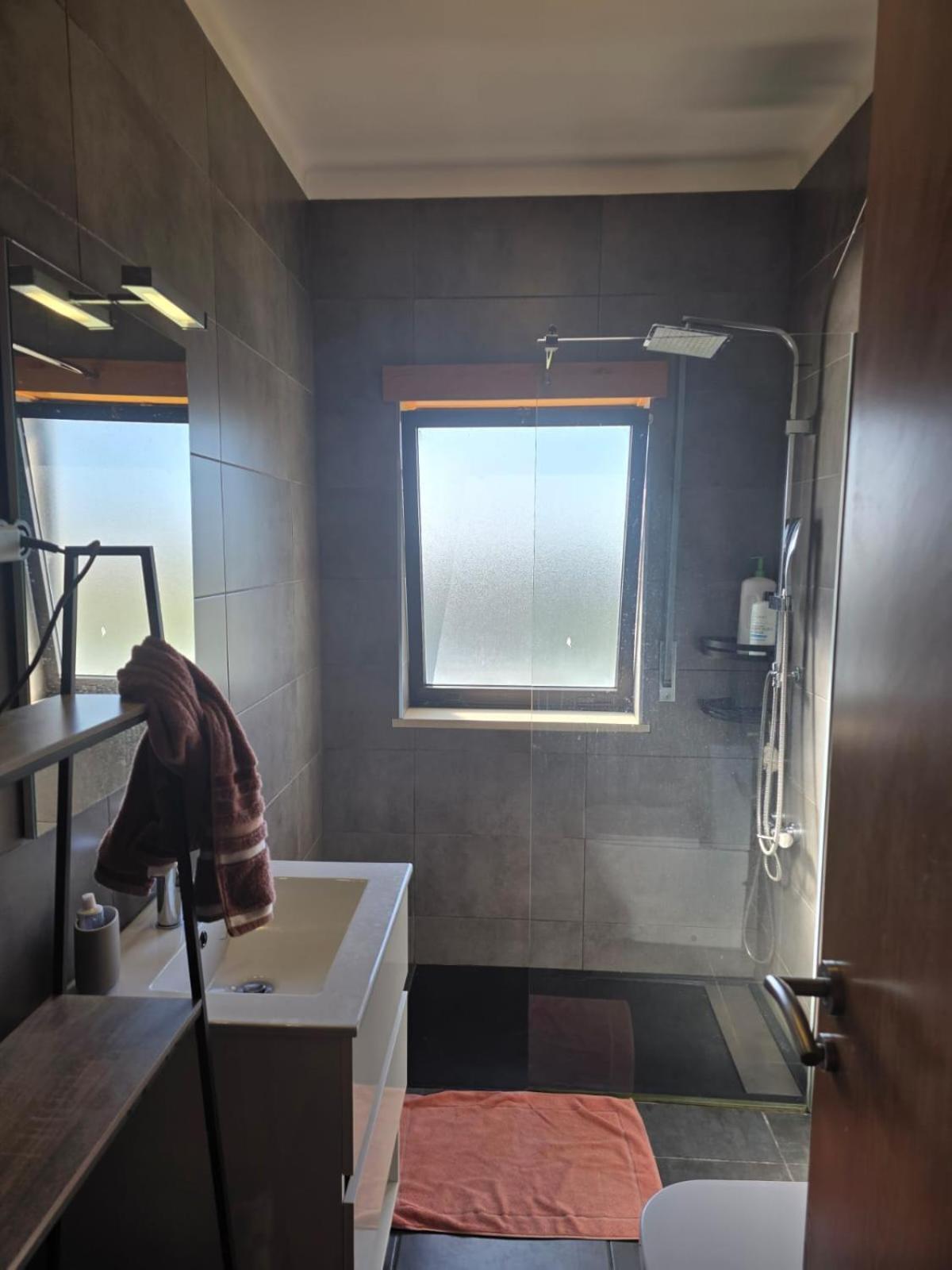 Em Com Casa Banho Compartilhada Apartment Coimbra