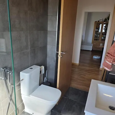 Quarto Em Coimbra Com Casa Banho Compartilhada Exterior photo