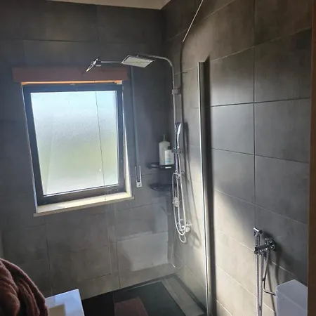 Quarto Em Coimbra Com Casa Banho Compartilhada Exterior photo