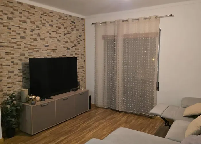 Quarto Em Coimbra Com Casa Banho Compartilhada